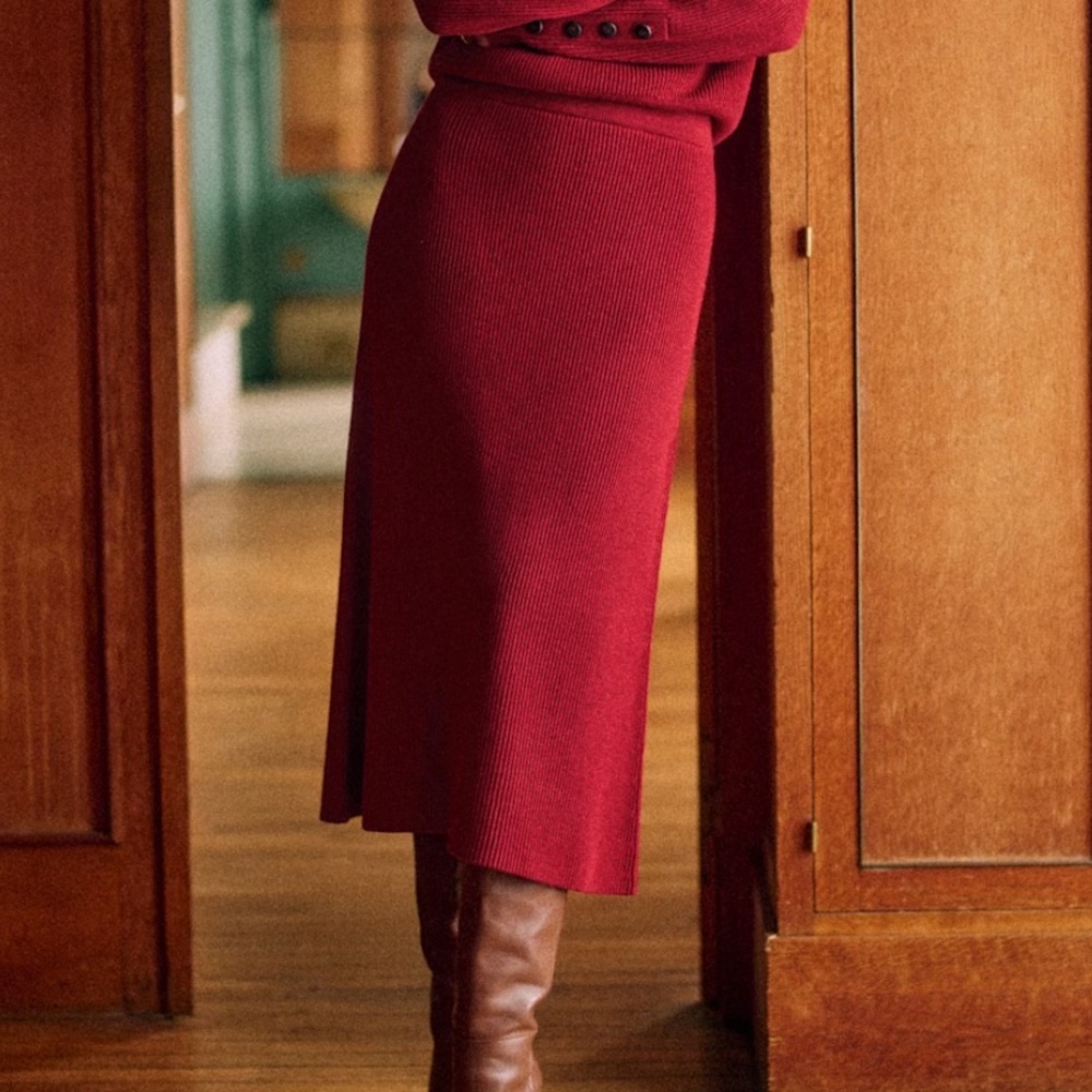 Elegant Red Knit Midi Skirt